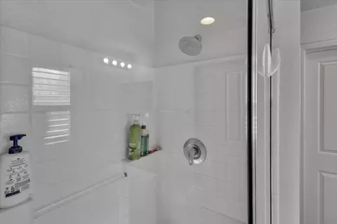 Bath - 2608 Greenleaf St, Manteca, CA 95337 photo 7 of 10