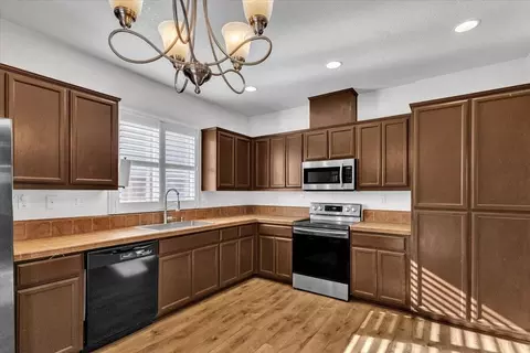 Kitchen - 2608 Greenleaf St, Manteca, CA 95337 photo 6 of 7