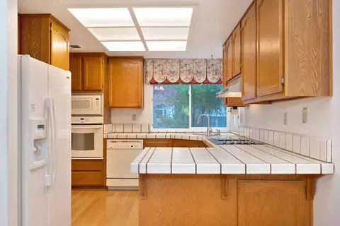 Kitchen - 106 Rhoades Way, Folsom, CA 95630 photo 4 of 8