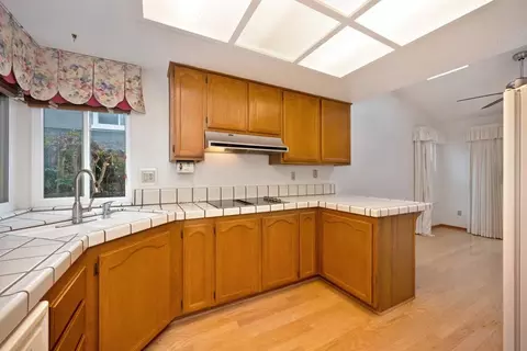 Kitchen - 106 Rhoades Way, Folsom, CA 95630 photo 6 of 8