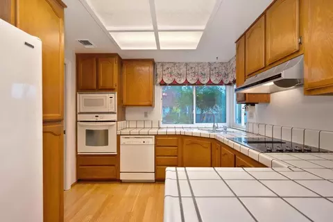 Kitchen - 106 Rhoades Way, Folsom, CA 95630 photo 3 of 8