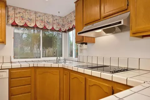 Kitchen - 106 Rhoades Way, Folsom, CA 95630 photo 8 of 8