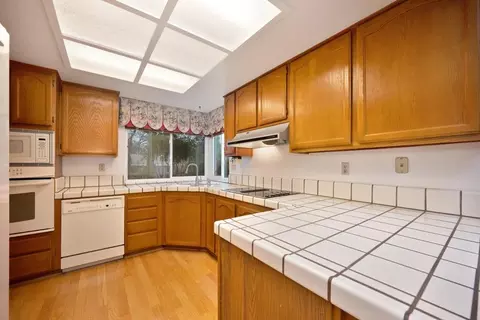 Kitchen - 106 Rhoades Way, Folsom, CA 95630 photo 2 of 8