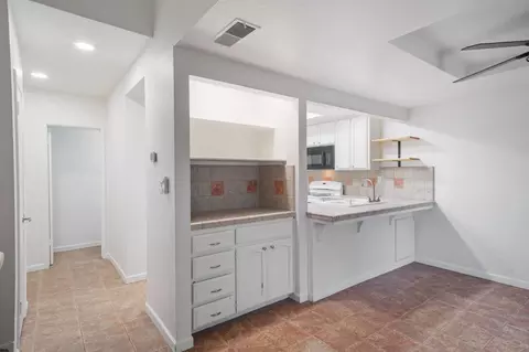 Entry Way - 817 E Orangeburg Ave #8, Modesto, CA 95350 photo 2 of 4