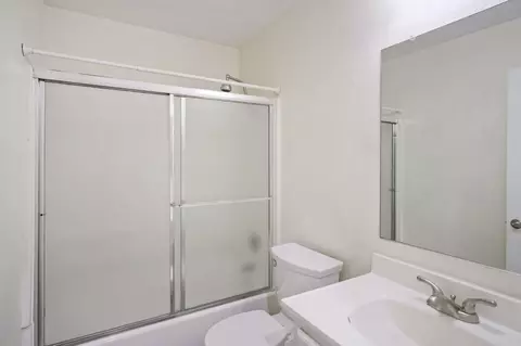 Bath - 817 E Orangeburg Ave #8, Modesto, CA 95350 photo 2 of 3