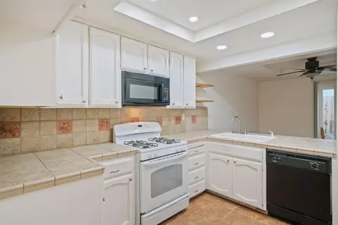 Kitchen - 817 E Orangeburg Ave #8, Modesto, CA 95350 photo 2 of 3