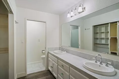 Bath - 817 E Orangeburg Ave #8, Modesto, CA 95350 photo 3 of 3