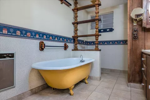 Bath - 59460 Cielito Dr, Yucca Valley, CA 92284 photo 2 of 4
