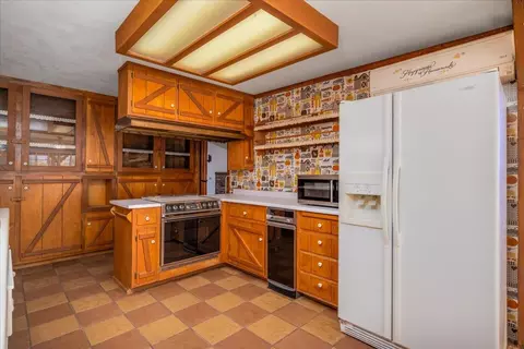 Kitchen - 59460 Cielito Dr, Yucca Valley, CA 92284 photo 3 of 6