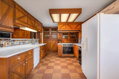 Kitchen - 59460 Cielito Dr, Yucca Valley, CA 92284 photo 4 of 6
