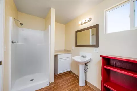 Bath - 59460 Cielito Dr, Yucca Valley, CA 92284 photo 4 of 4