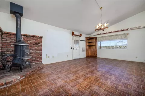Living - 59460 Cielito Dr, Yucca Valley, CA 92284 photo 2 of 12