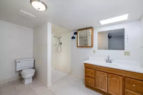 Bath - 59460 Cielito Dr, Yucca Valley, CA 92284 photo 3 of 4