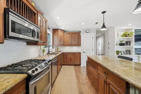 Kitchen - 10376 Tabeaud Rd, Pine Grove, CA 95665 photo 5 of 8