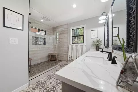 Bath - 10376 Tabeaud Rd, Pine Grove, CA 95665 photo 6 of 8