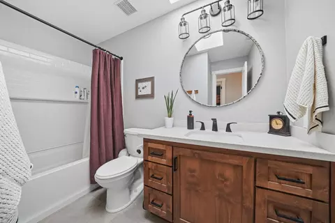 Bath - 10376 Tabeaud Rd, Pine Grove, CA 95665 photo 4 of 8