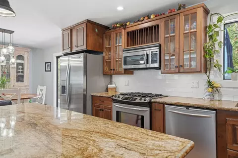 Kitchen - 10376 Tabeaud Rd, Pine Grove, CA 95665 photo 3 of 8