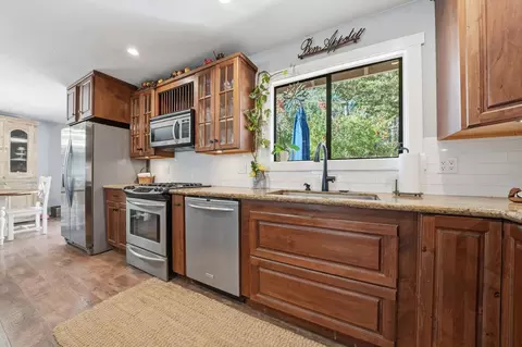 Kitchen - 10376 Tabeaud Rd, Pine Grove, CA 95665 photo 4 of 8