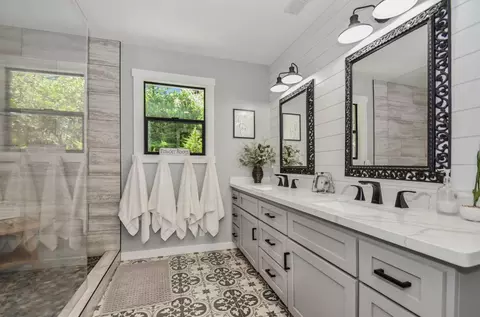 Bath - 10376 Tabeaud Rd, Pine Grove, CA 95665 photo 5 of 8