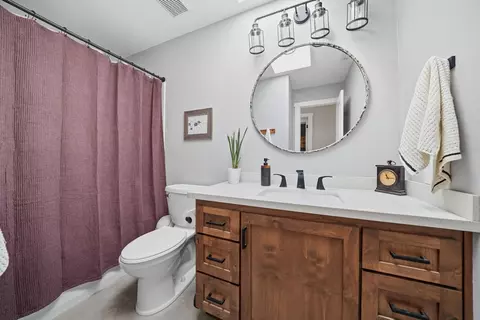 Bath - 10376 Tabeaud Rd, Pine Grove, CA 95665 photo 3 of 8