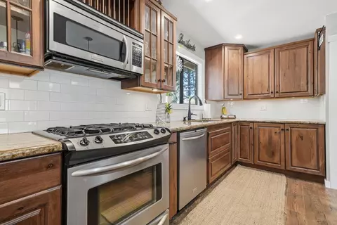 Kitchen - 10376 Tabeaud Rd, Pine Grove, CA 95665 photo 6 of 8