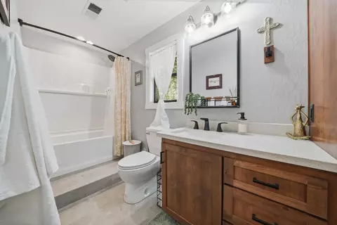 Bath - 10376 Tabeaud Rd, Pine Grove, CA 95665 photo 1 of 8