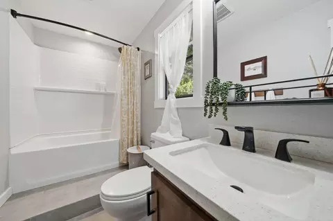 Bath - 10376 Tabeaud Rd, Pine Grove, CA 95665 photo 2 of 8