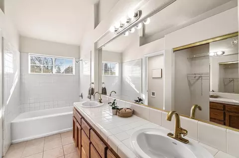 Bath - 839 Williams St, Tracy, CA 95376 photo 2 of 3