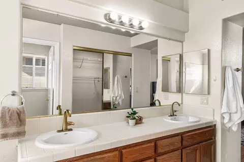 Bath - 839 Williams St, Tracy, CA 95376 photo 3 of 3