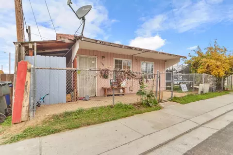 Exterior - 212 El Paso Ave, Modesto, CA 95351 photo 9 of 10