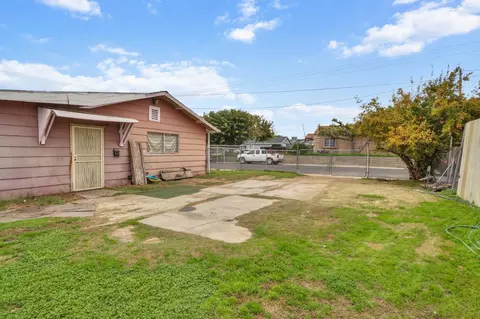 Exterior - 212 El Paso Ave, Modesto, CA 95351 photo 5 of 10