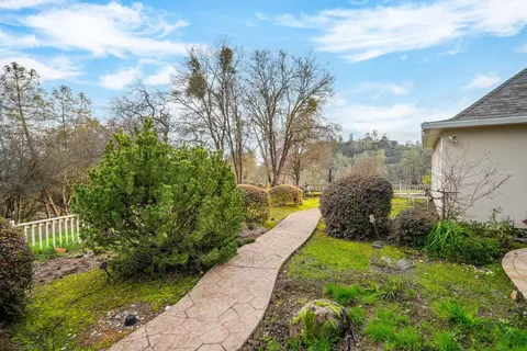 Exterior - 3815 Lakeview Dr, Placerville, CA 95667 photo 8 of 9