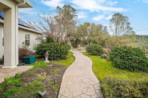 Exterior - 3815 Lakeview Dr, Placerville, CA 95667 photo 6 of 9