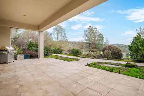 Exterior - 3815 Lakeview Dr, Placerville, CA 95667 photo 4 of 9