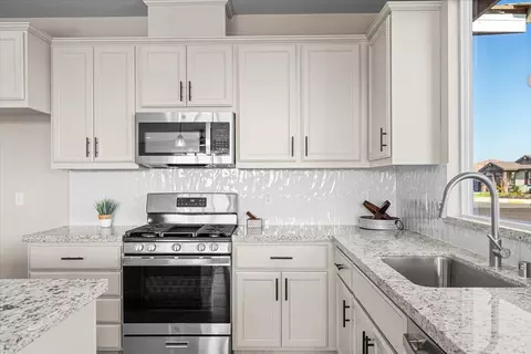 Kitchen - 2970 E Tuolumne Rd, Turlock, CA 95382 photo 4 of 4