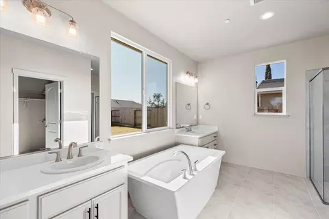 Bath - 2970 E Tuolumne Rd, Turlock, CA 95382 photo 5 of 7