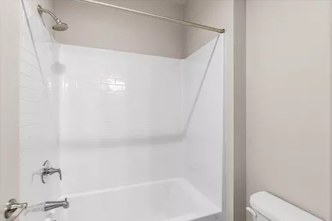 Bath - 2970 E Tuolumne Rd, Turlock, CA 95382 photo 4 of 7