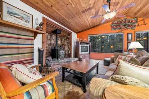 729 Dawyn Dr, Arnold, CA 95223