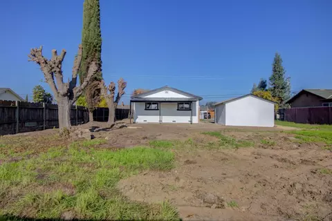 Exterior - 7577 Walnut Ave, Winton, CA 95388 photo 4 of 5