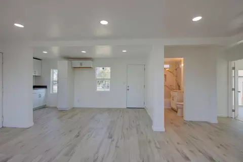 Living - 7577 Walnut Ave, Winton, CA 95388 photo 1 of 6