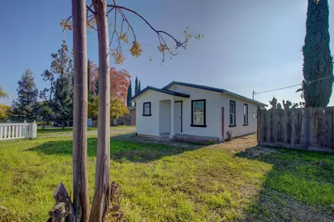 Exterior - 7577 Walnut Ave, Winton, CA 95388 photo 3 of 5