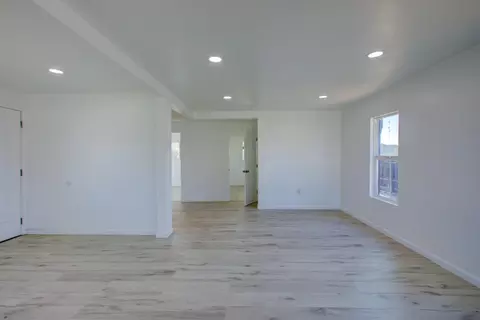 Living - 7577 Walnut Ave, Winton, CA 95388 photo 4 of 6