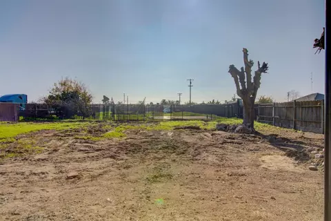 Exterior - 7577 Walnut Ave, Winton, CA 95388 photo 5 of 5