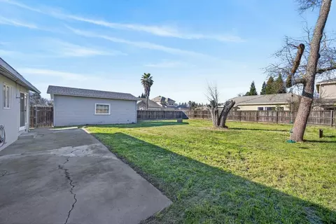 Exterior - 6001 Grant Ave, Carmichael, CA 95608 photo 5 of 6