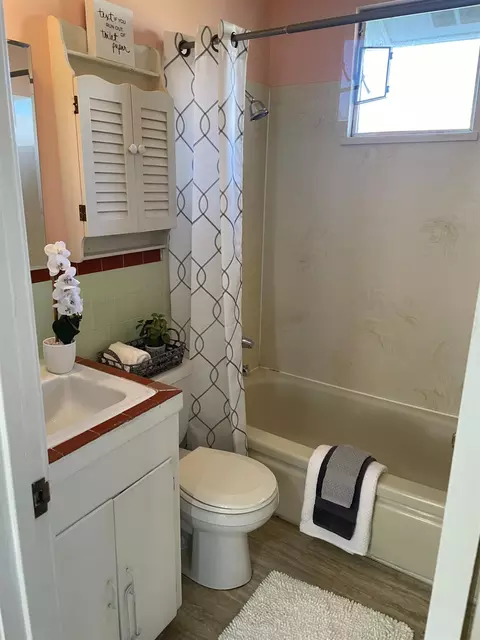 Bath - 6001 Grant Ave, Carmichael, CA 95608 photo 1 of 2