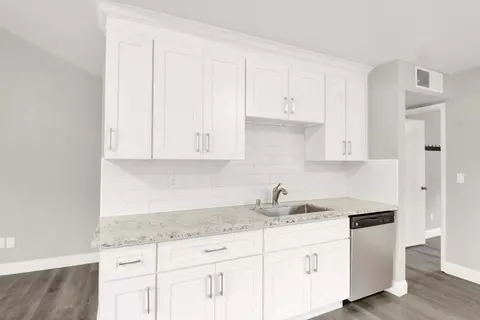 Kitchen - 4109 E Orangeburg Ave, Modesto, CA 95355 photo 1 of 2