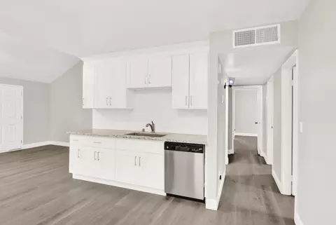 Entry Way - 4109 E Orangeburg Ave, Modesto, CA 95355 photo 1 of 1