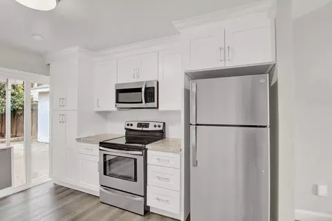 Kitchen - 4109 E Orangeburg Ave, Modesto, CA 95355 photo 2 of 2
