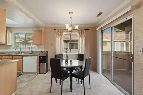 Dining - 455 Cherry Ln #K, Manteca, CA 95337 photo 1 of 4