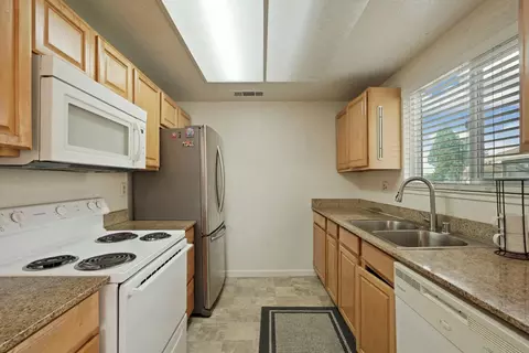Kitchen - 455 Cherry Ln #K, Manteca, CA 95337 photo 1 of 3